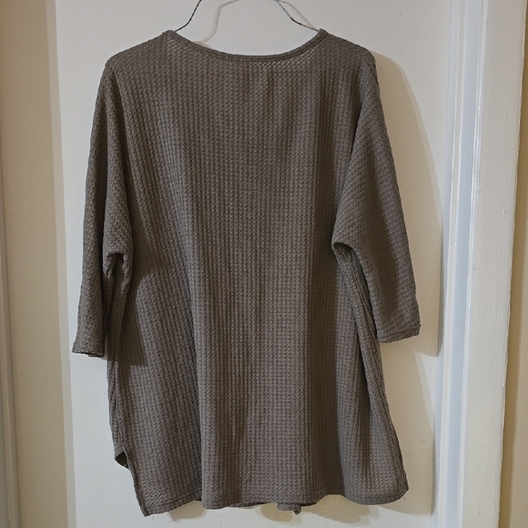 Ladies L love Gray‎ Button-Up Waffle Knit Top - Picture 3 of 3